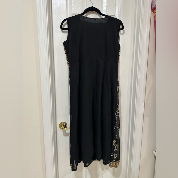 Gold and Black Indian outfit - Picture 6 of 6